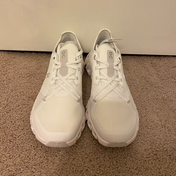 NWOT On Cloudpulse Sneakers - Picture 2 of 4